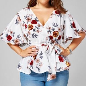 Beautiful plus size Blouse 💕💋✨Host Pick ✨💋💕